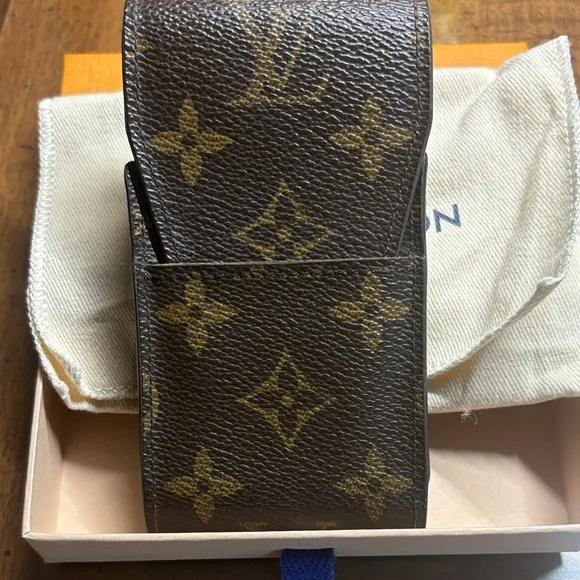 Louis Vuitton Brown Monogram Multi Purpose Case/Holder, Box & Dustbag - Picture 1 of 14